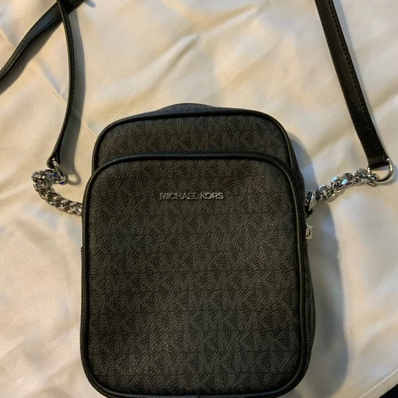 Michael Kors Jet Set Medium Black Crossbody Bag - Picture 4 of 8